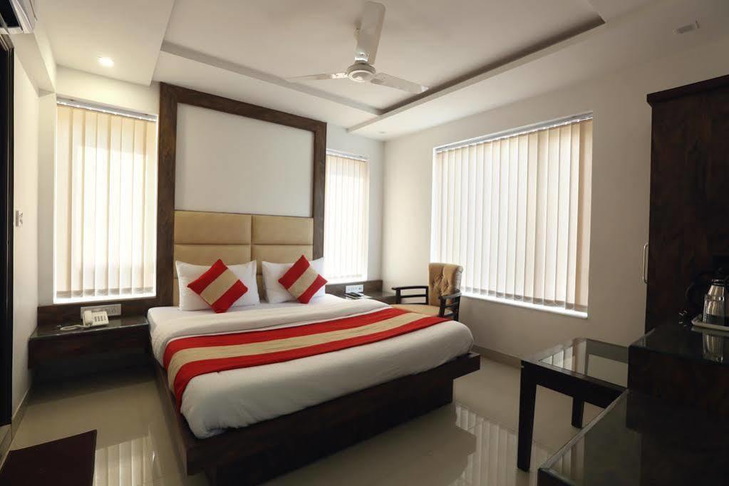Hotel Omega Residency Neu-Delhi Exterior foto