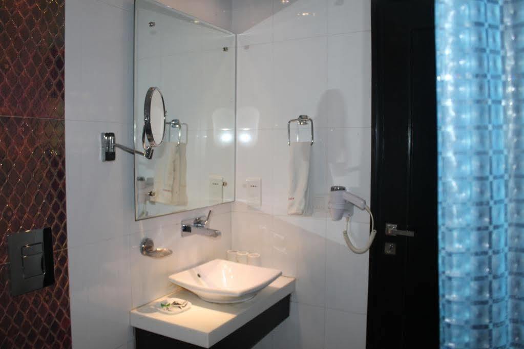Hotel Omega Residency Neu-Delhi Exterior foto