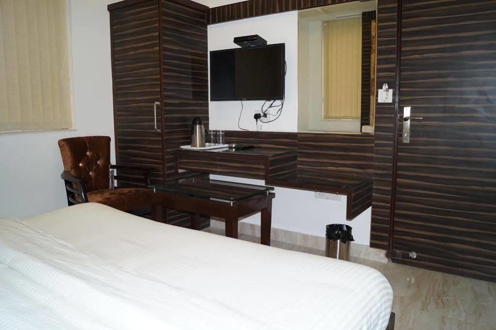 Hotel Omega Residency Neu-Delhi Exterior foto