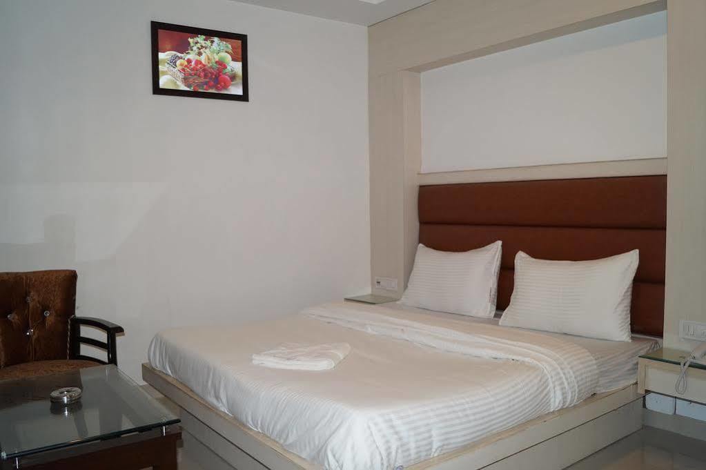 Hotel Omega Residency Neu-Delhi Exterior foto